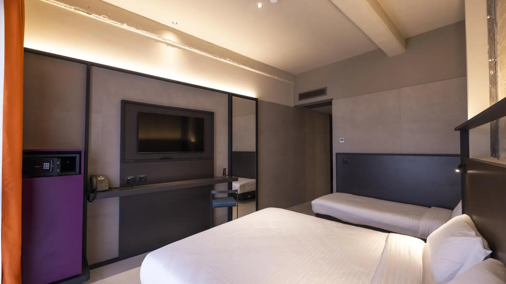 ****  Joy 124 Hotel Milano Italie