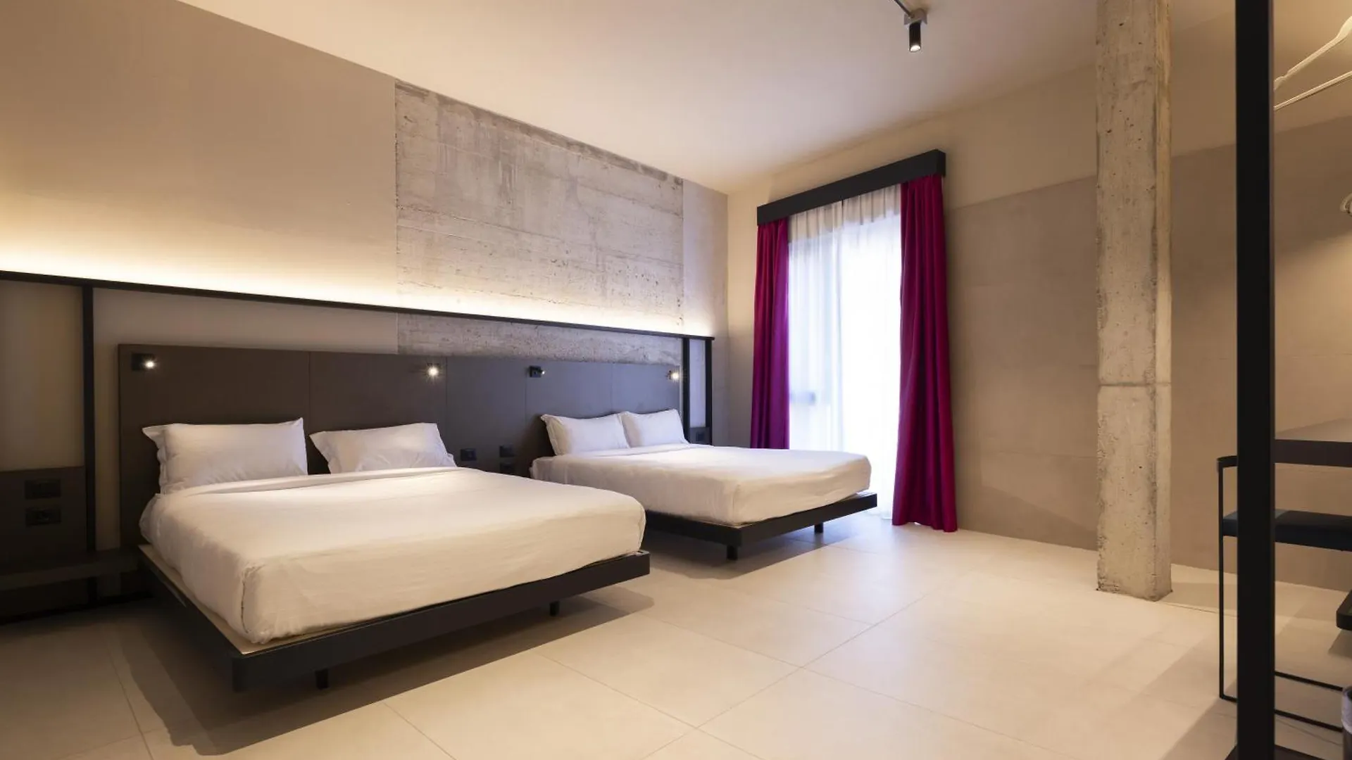 ****  Joy 124 Hotel Milano Italie